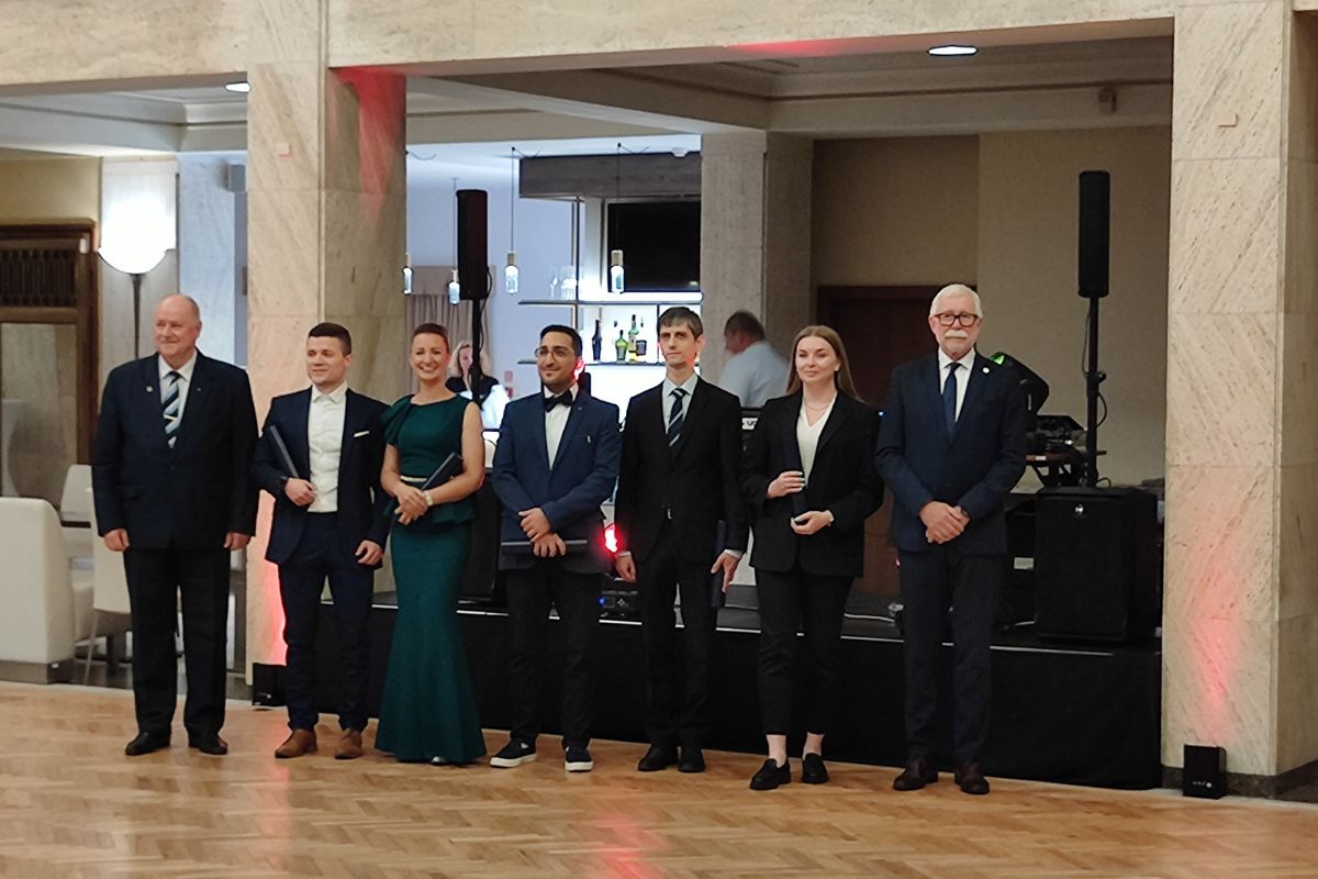 Ocenení mladí vedci SAV do 35 rokov na ceremoniáli v Košiciach.