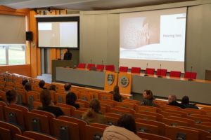 Mgr. Marek Sklenár prednášal na celoakademickom seminári doktorandov SAV o poruchách sluchu.