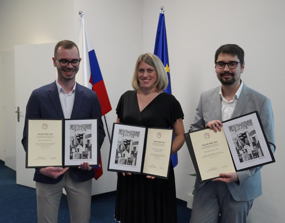 Ocenení zľava Dr. Jan Roška, Dr. Viera Horváthová Kajabová a Dr. Adam Achs.