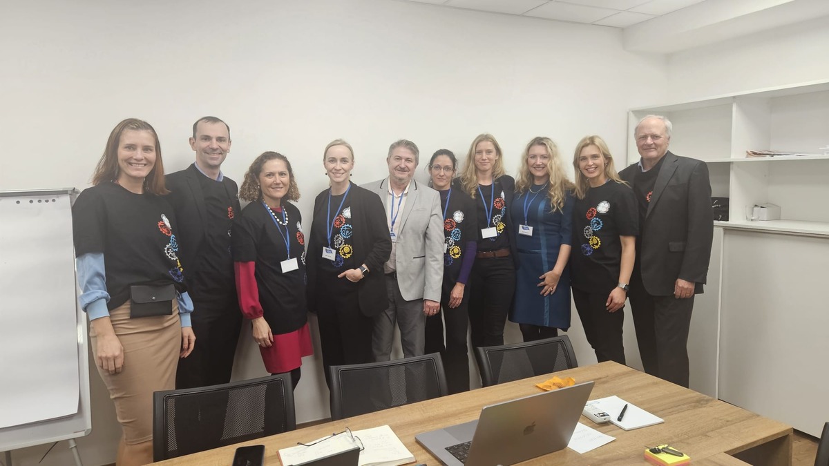 Members of a team of foreign oncology experts led by Simon Oberst (first from right) visiting the BMC SAS. Dr. Miroslav Chovanec (fifth from the left), Director of the Institute of Experimental Oncology of the BMC SAS, and Dr. Soňa Čierniková (third from the right), responsible for BMC SAS.